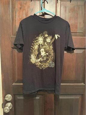 Alice Through the Looking Glass Graphic T-Shirt Size Med.